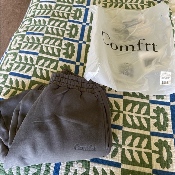 Comfrt Sweatpants - Picture 1 of 3